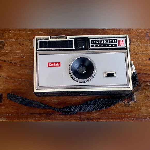 Vintage Kodak Instamatic 104 26mm Film Camera - Picture 10 of 16